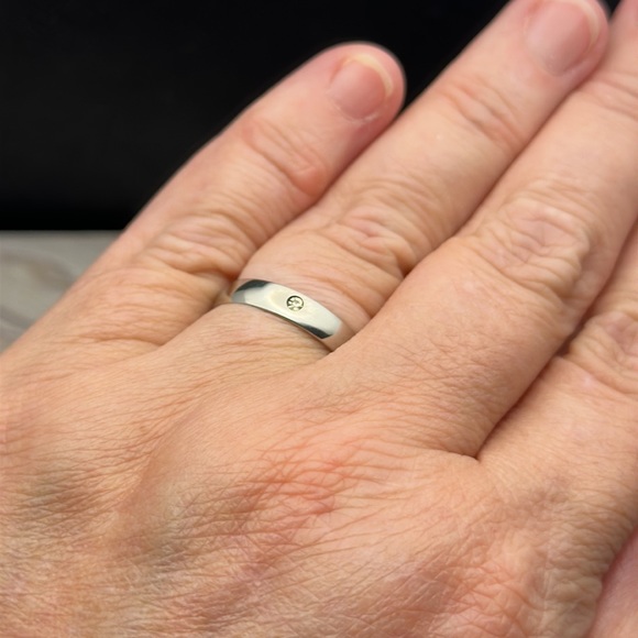 4mm Silver Ring with Cubic Zirconia stone - Picture 3 of 4